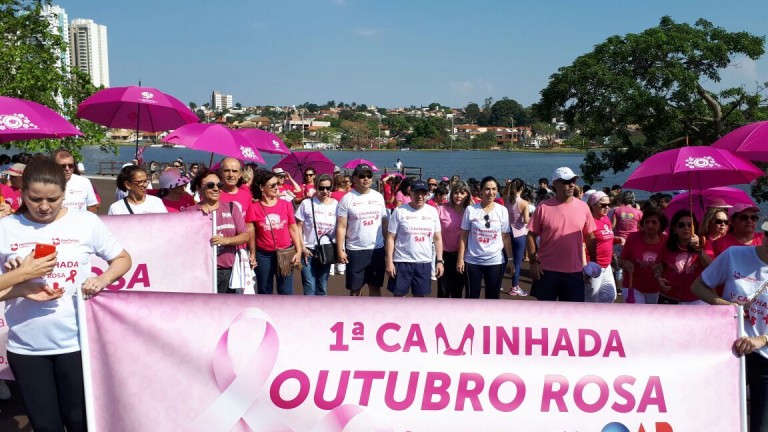 Caminhada abre programação do outubro rosa na Capital