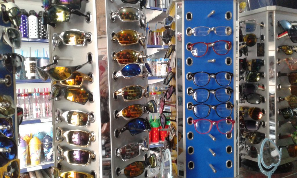 Loja Formigão autuada por venda irregular de óculos