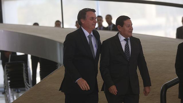 Mourão ficará na Presidência da República por mais três dias