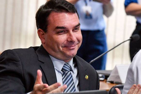 Polícia retoma investigações contra Flávio Bolsonaro