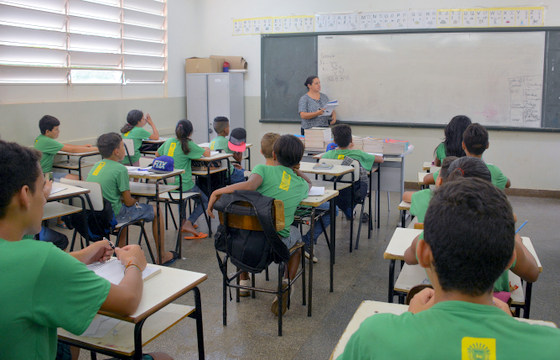 Reinaldo Azambuja nomeia 73 professores aprovados em concurso