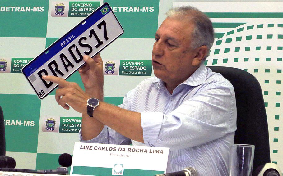Nova placa para veículos será adotada no Estado em fevereiro