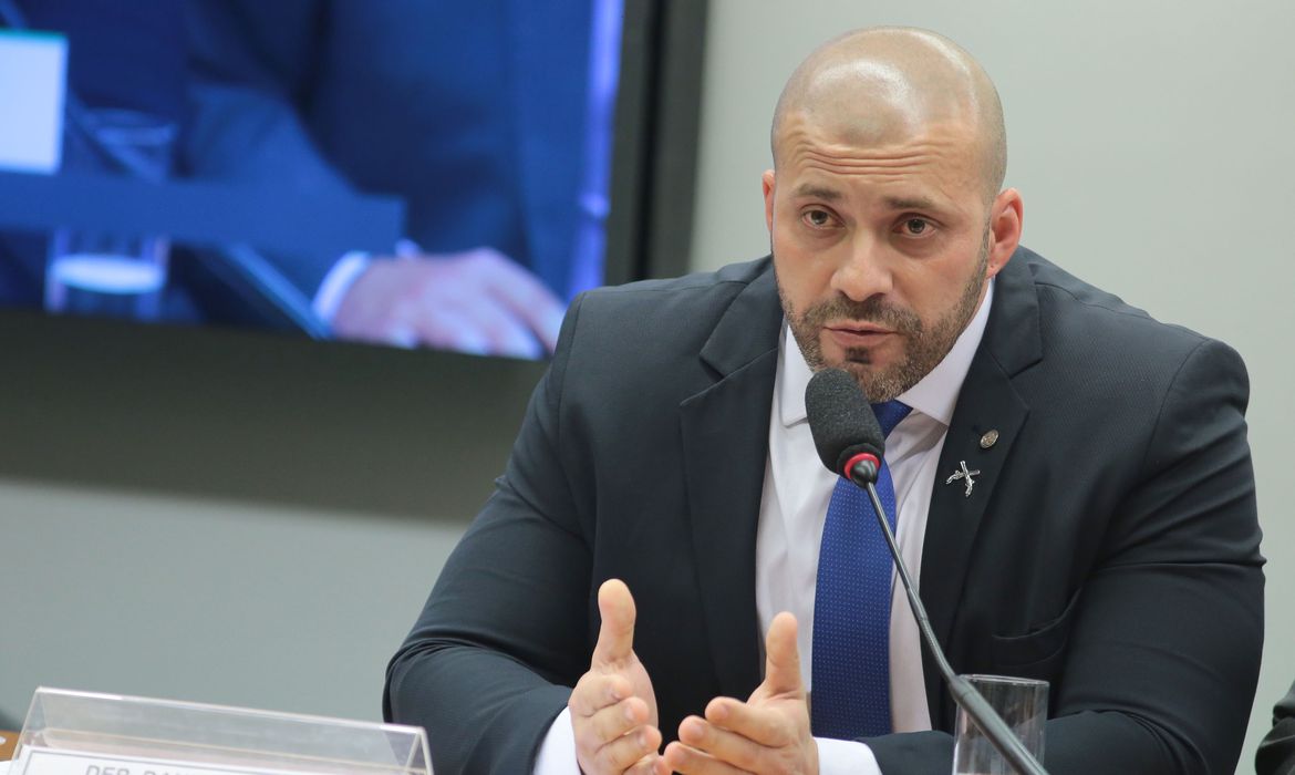 Relator pede suspensão do mandato de Daniel Silveira por seis meses