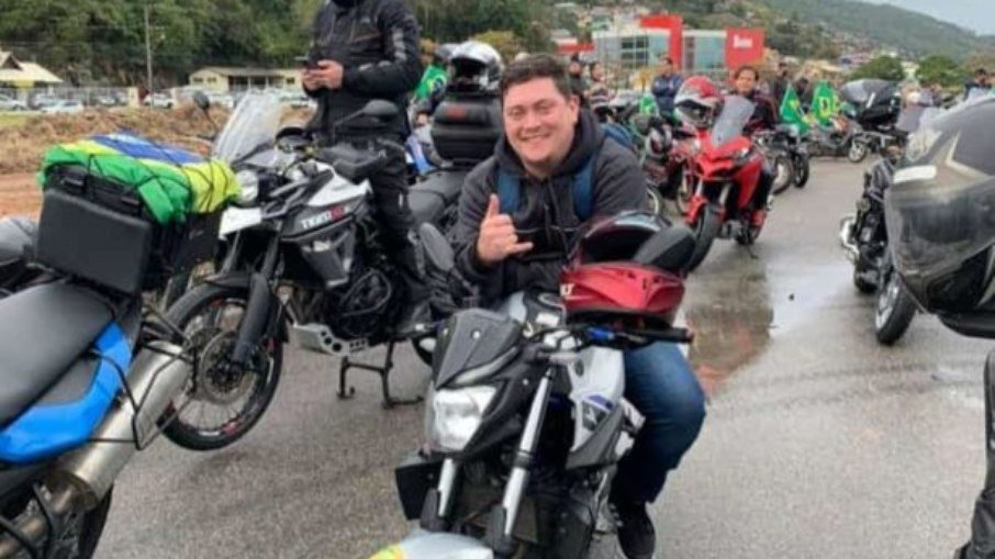 Jovem morre em acidente após motociata de Bolsonaro em Florianópolis