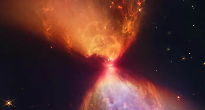 James Webb captura 'ampulheta de fogo' formando nova estrela