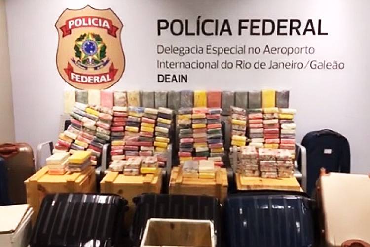 PF faz no Rio maior apreensão de cocaína da história do Galeão