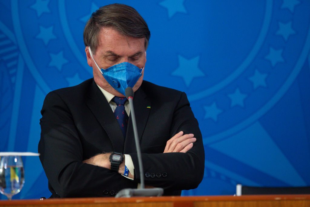 Tribunal manda Bolsonaro entregar exames para a covid-19