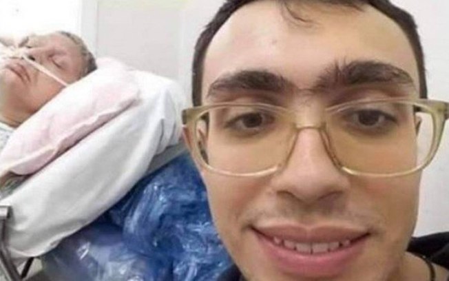 Bolsonarista posta foto sem máscara em hospital ao lado da mãe internada