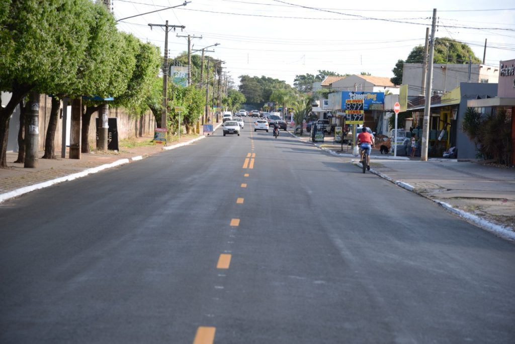 Com recursos do governo estadual, ruas e avenidas da Capital recebem asfalto novo