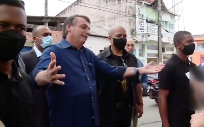 Em São Paulo, Bolsonaro diz para menino tirar máscara antes de cumprimentá-lo