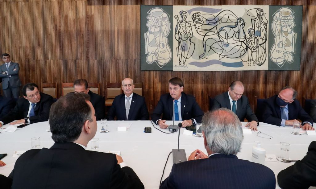 Bolsonaro anuncia programa que vai substituir o Bolsa Família
