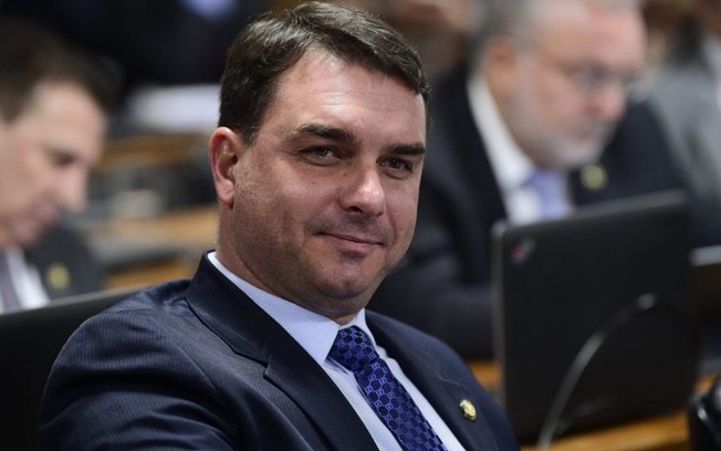 Flávio Bolsonaro não vai ao STF participar de acareação com empresário