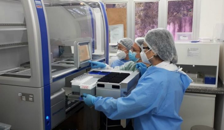 Novas máquinas do Lacen possibilitam realização de 1,8 mil testes por dia da covid-19