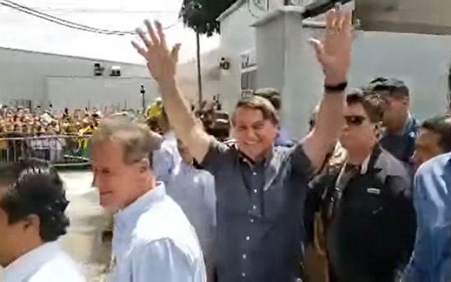 Bolsonaro faz piada homofóbica durante evento no Maranhão