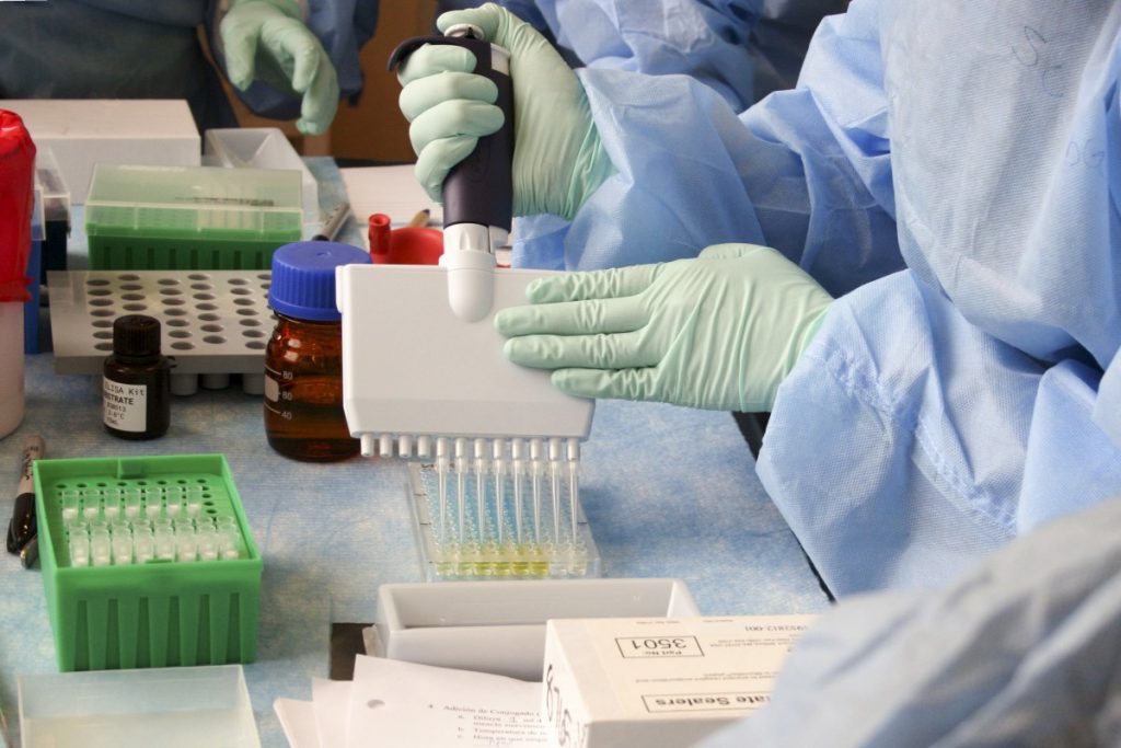 Brasil negocia com nove laboratórios sobre possíveis vacinas contra a covid-19