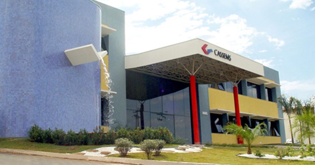 Cassems inaugura usina fotovoltaica para abastecimento das suas unidades