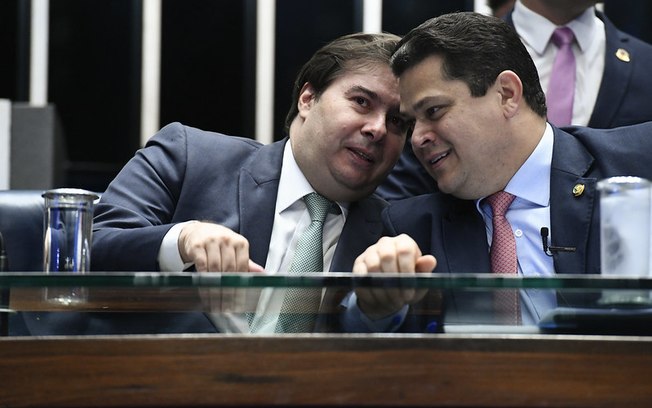 Gilmar Mendes e Toffoli votam a favor de liberar reeleição de Alcolumbre e Maia