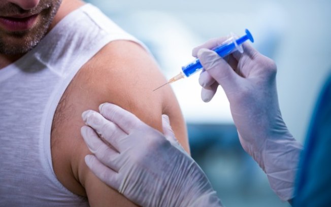 Interpol emite alerta sobre foco do crime organizado em vacinas contra covid-19