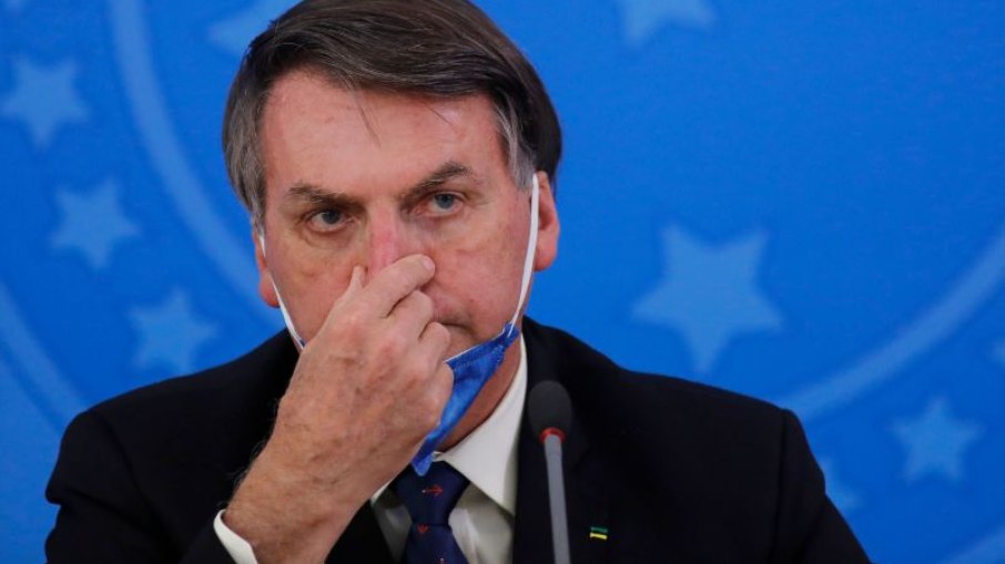 Auxiliares de Bolsonaro estão desconfortáveis com negligência no uso da máscara