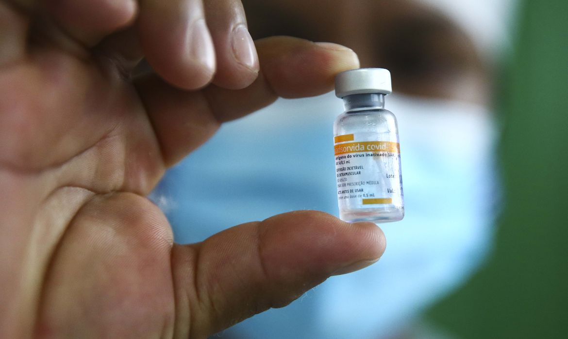 Mais de 600 mil doses de vacina são distribuídas aos estados
