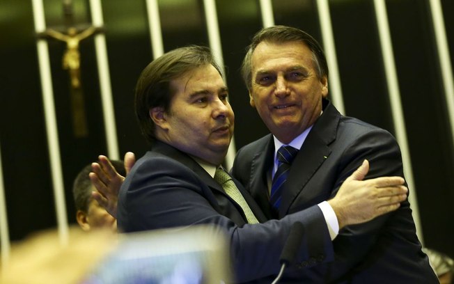 Maia diz que faltou pressão da sociedade para pautar impeachment de Bolsonaro