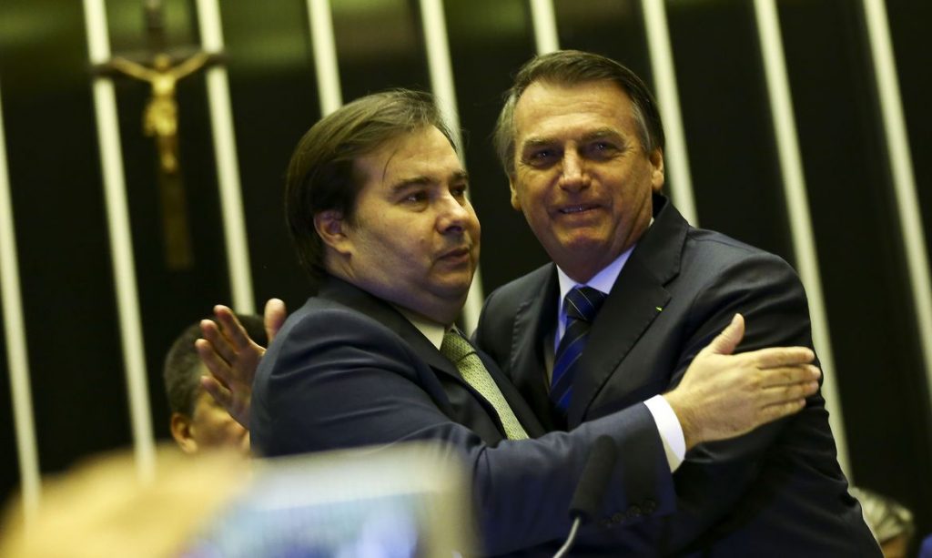 "Não vou deferir impeachment", diz Maia sobre presidente Bolsonaro