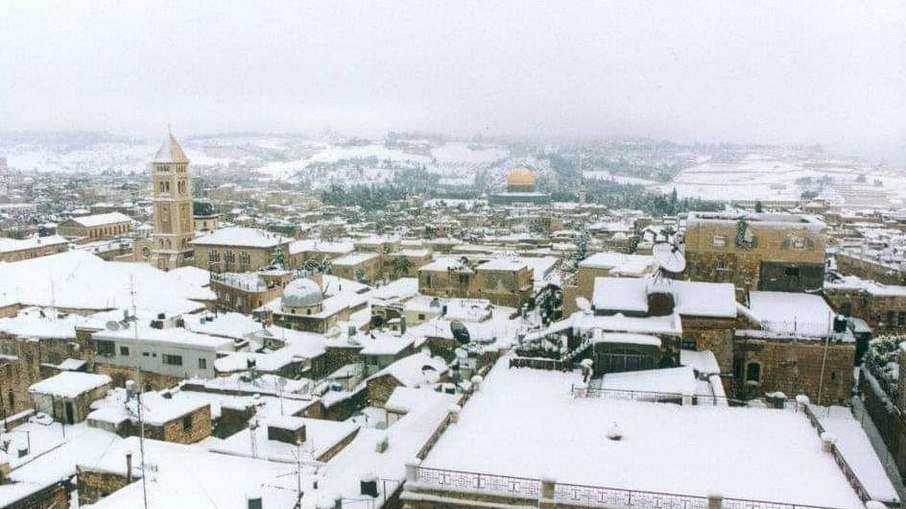 Fenômeno raro, Jerusalém amanhece coberta por neve após seis anos