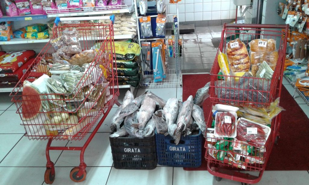 Procon Estadual encontra irregularidades e autua três supermercados