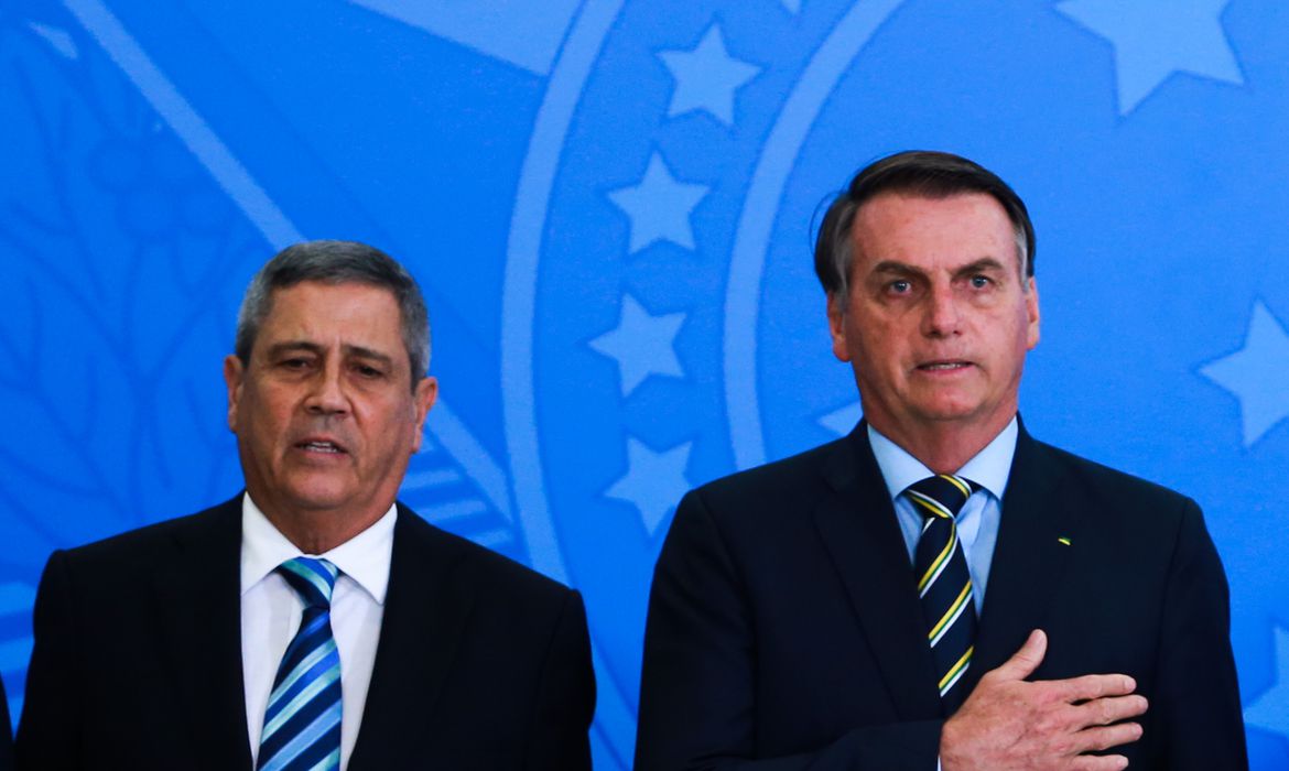 Bolsonaro deve anunciar Braga Netto como vice