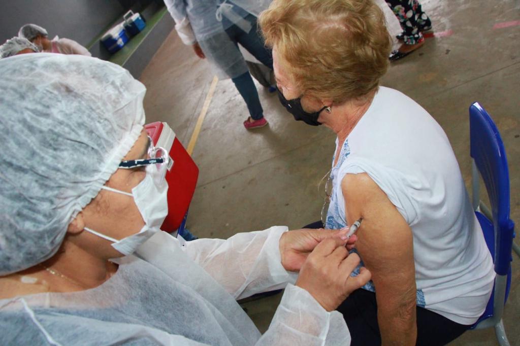 Prefeitura dá continuidade a vacinação contra a Covid-19 para pessoas com 59 anos ou mais nesta quarta