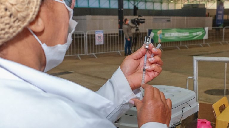 Brasil já aplicou mais de 360 milhões de vacinas contra a covid-19